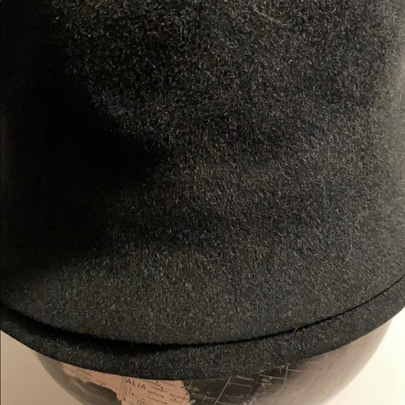 Iconic Vintage Chanel Black Felt Cloche Hat - Picture 15 of 17